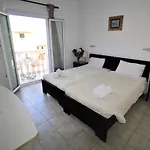 Nikki's & Μωραΐτικα