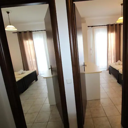 Nikki's & Apartament *