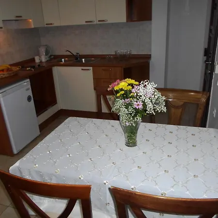 Nikki's & * מוראיטיקה