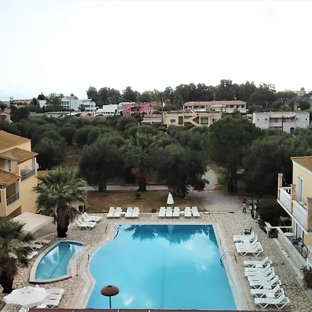 Nikki's & * Moraitika