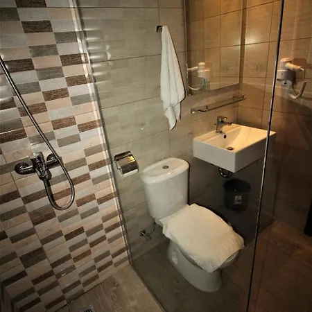 Nikki's & * Moraitika