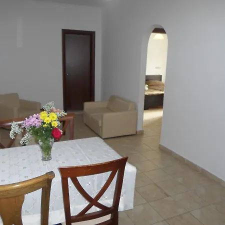 Nikki's & شقة مورايتيكا