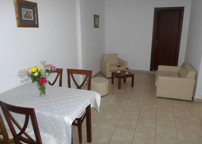 Nikki's & Apartament Moraitika