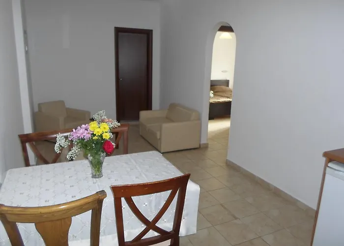 Nikki's & Apartament Moraitika