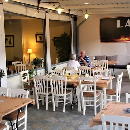 Nikki's & Апартаменты *