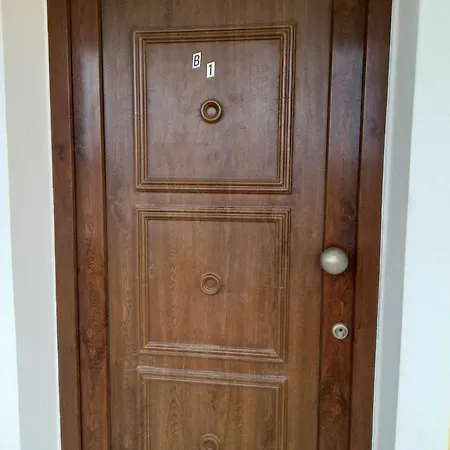 Nikki's & Апартаменты *